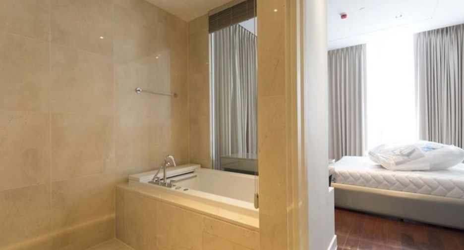 For rent 3 bedrooms condo in Khlong Toei, Bangkok