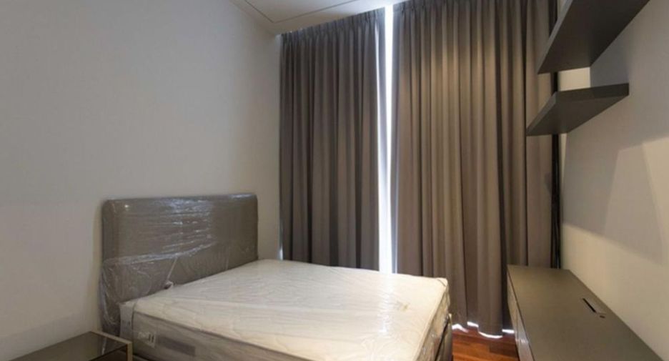 For rent 3 bedrooms condo in Khlong Toei, Bangkok