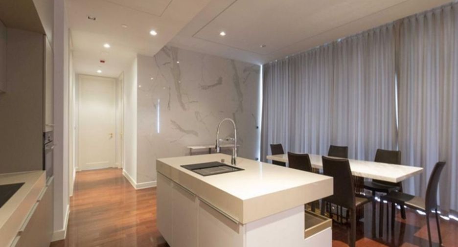 For rent 3 bedrooms condo in Khlong Toei, Bangkok