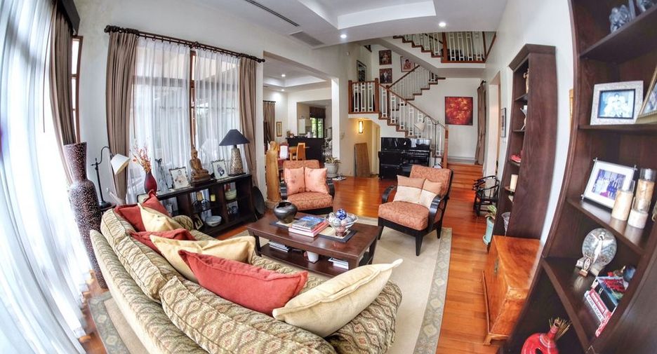 Casa en alquiler de 4 habitaciones en Khlong Toei, Bangkok
