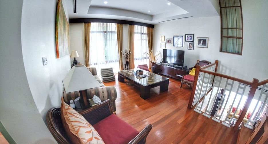 Casa en alquiler de 4 habitaciones en Khlong Toei, Bangkok