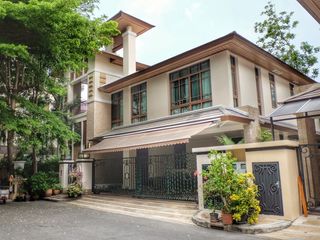 For rent 4 bedrooms house in Khlong Toei, Bangkok