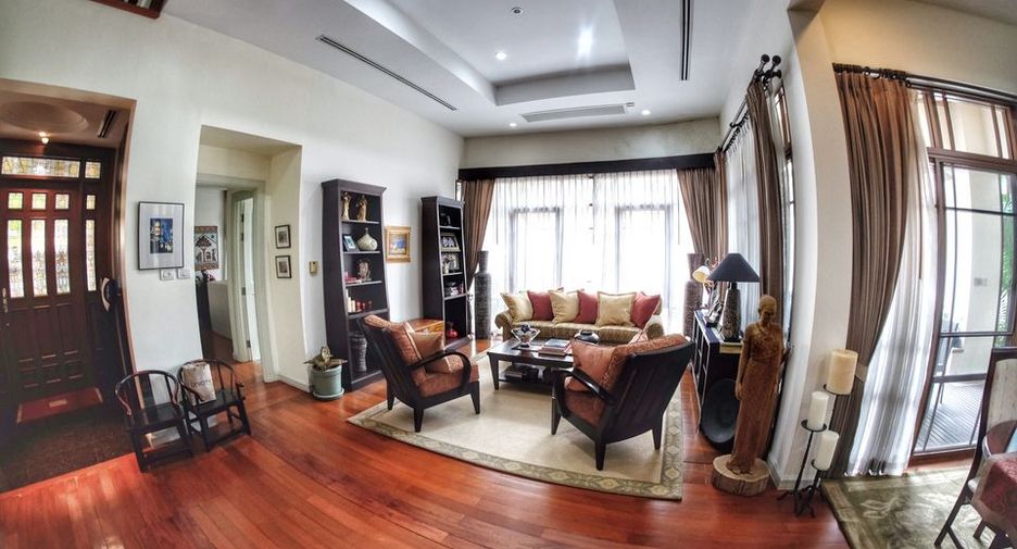 Casa en alquiler de 4 habitaciones en Khlong Toei, Bangkok