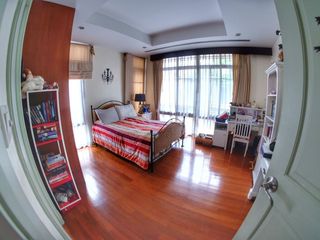 For rent 4 bedrooms house in Khlong Toei, Bangkok