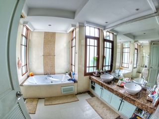 For rent 4 bedrooms house in Khlong Toei, Bangkok