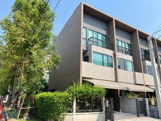 For sale 3 Beds townhouse in Khan Na Yao, Bangkok