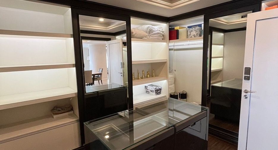 Condo en venta de 3 habitaciones en Bang Rak, Bangkok