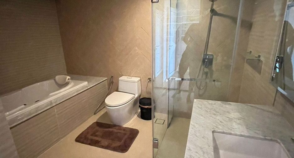Condo en venta de 3 habitaciones en Bang Rak, Bangkok