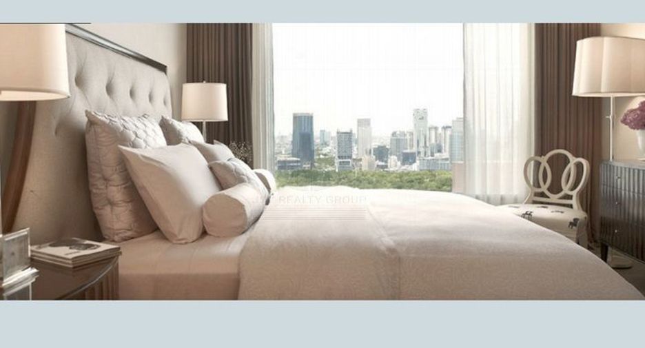 For rent 3 bedrooms condo in Pathum Wan, Bangkok