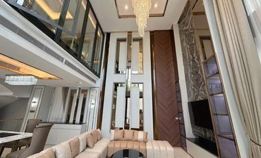 Casa en alquiler de 5 habitaciones en Yan Nawa, Bangkok
