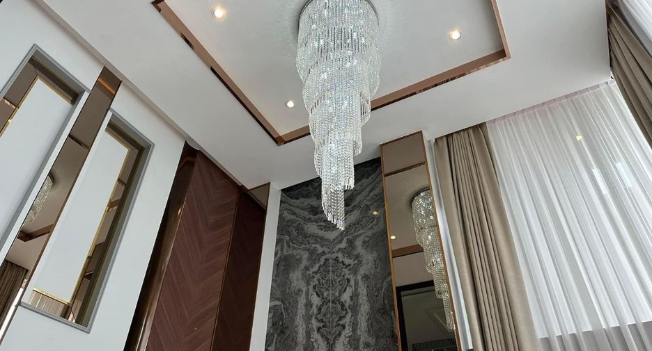 Haus zur Miete mit 5 Zimmer in Yan Nawa, Bangkok