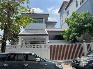 Casa en alquiler de 4 habitaciones en Sathon, Bangkok
