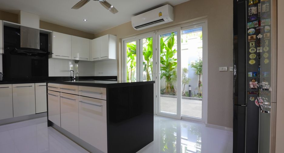 For sale 3 bed house in Bang Lamung, Chonburi