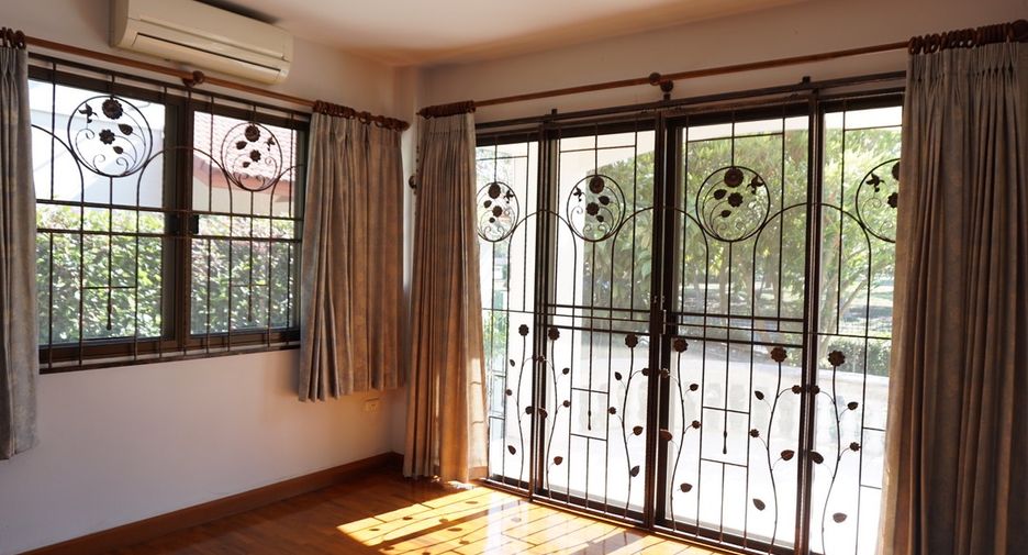 For rent and for sale 3 bedrooms house in San Kamphaeng, Chiang Mai