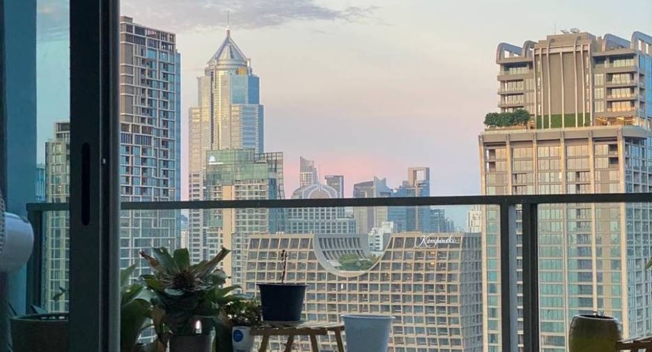For rent 2 bedrooms condo in Pathum Wan, Bangkok