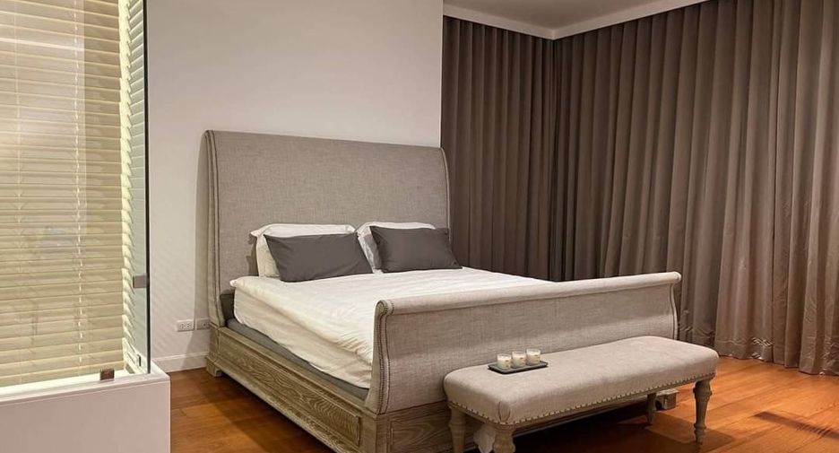 For rent 2 bedrooms condo in Pathum Wan, Bangkok