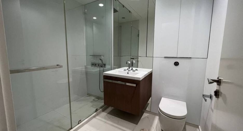 For rent 2 bedrooms condo in Pathum Wan, Bangkok