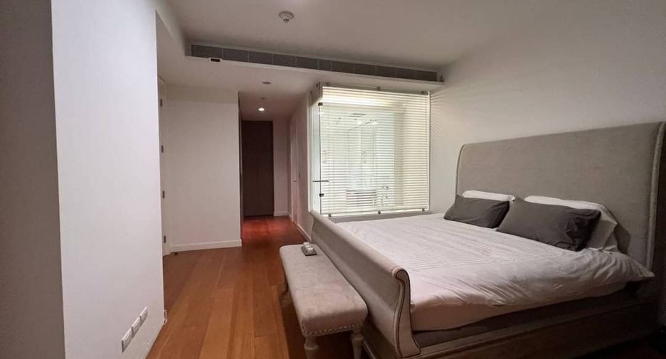 For rent 2 bedrooms condo in Pathum Wan, Bangkok