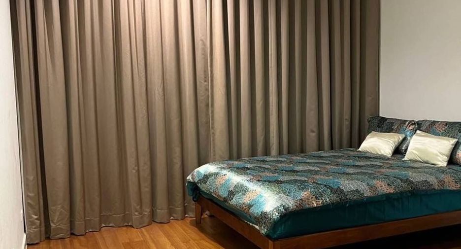 For rent 2 bedrooms condo in Pathum Wan, Bangkok