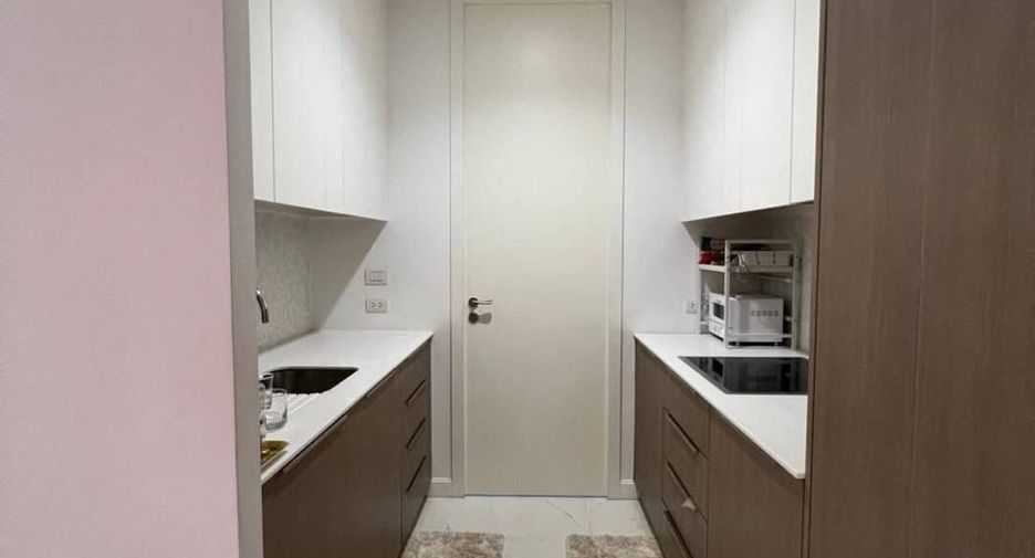 For rent 2 bedrooms condo in Pathum Wan, Bangkok
