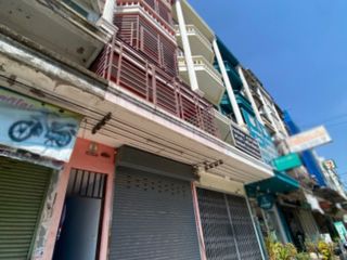 For sale 11 bed retail Space in Prawet, Bangkok