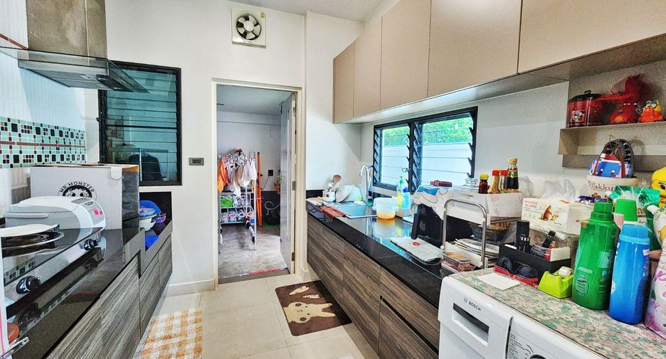 Haus zum Kauf mit 4 Zimmer in Pak Kret, Nonthaburi