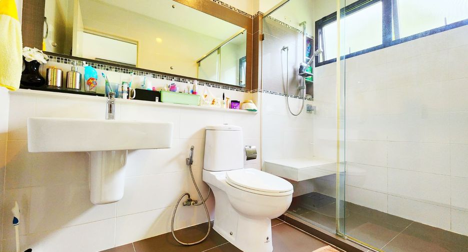Haus zum Kauf mit 4 Zimmer in Pak Kret, Nonthaburi