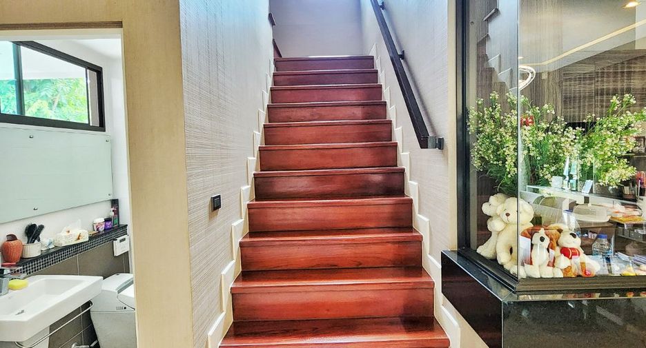 Haus zum Kauf mit 4 Zimmer in Pak Kret, Nonthaburi