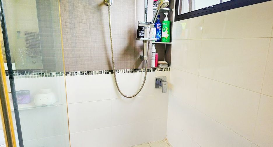 Haus zum Kauf mit 4 Zimmer in Pak Kret, Nonthaburi