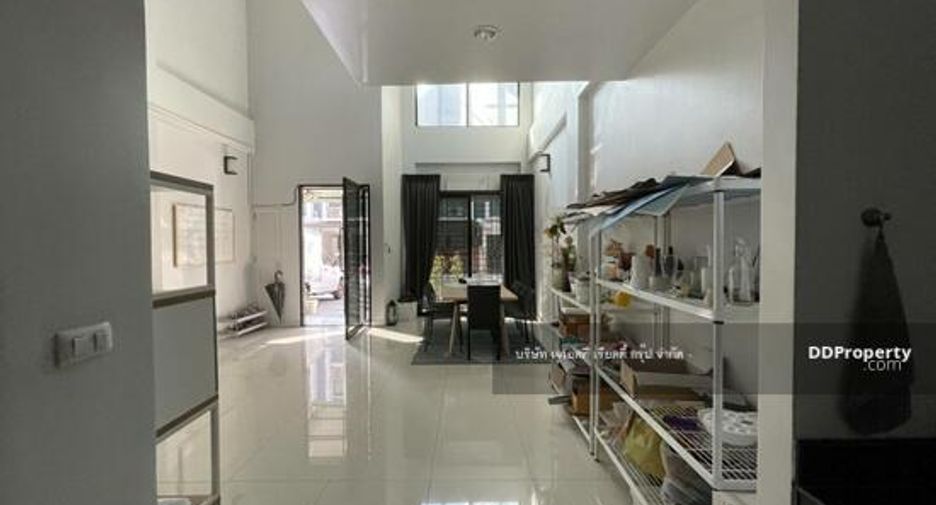 For sale 3 bedrooms house in Bang Na, Bangkok