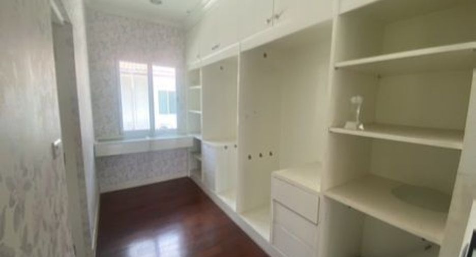 For sale 3 bedrooms house in Khan Na Yao, Bangkok