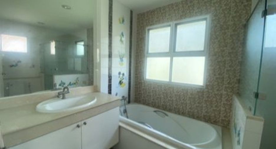 For sale 3 bedrooms house in Khan Na Yao, Bangkok