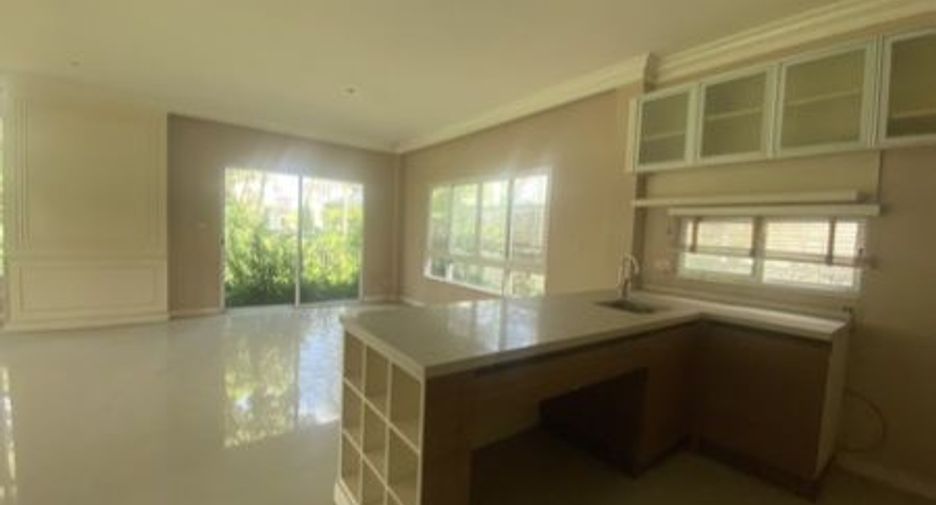 For sale 3 bedrooms house in Khan Na Yao, Bangkok