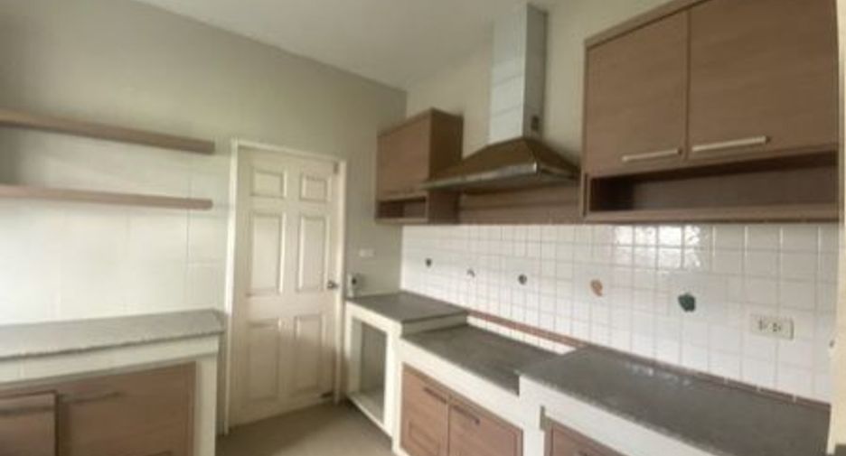 For sale 3 bedrooms house in Khan Na Yao, Bangkok