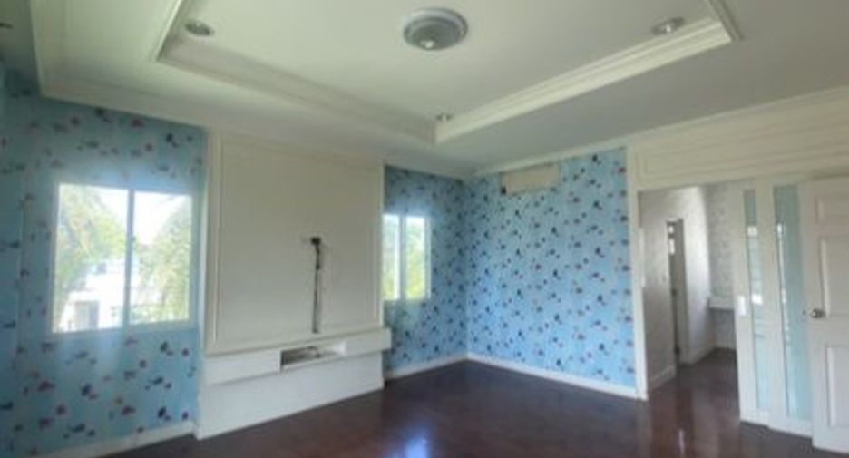 For sale 3 bedrooms house in Khan Na Yao, Bangkok