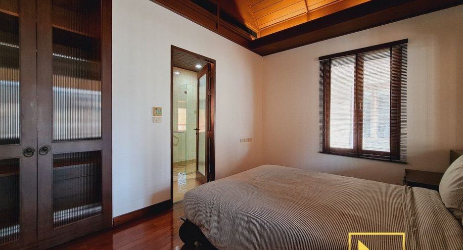 For rent 3 bedrooms house in Khlong Toei, Bangkok