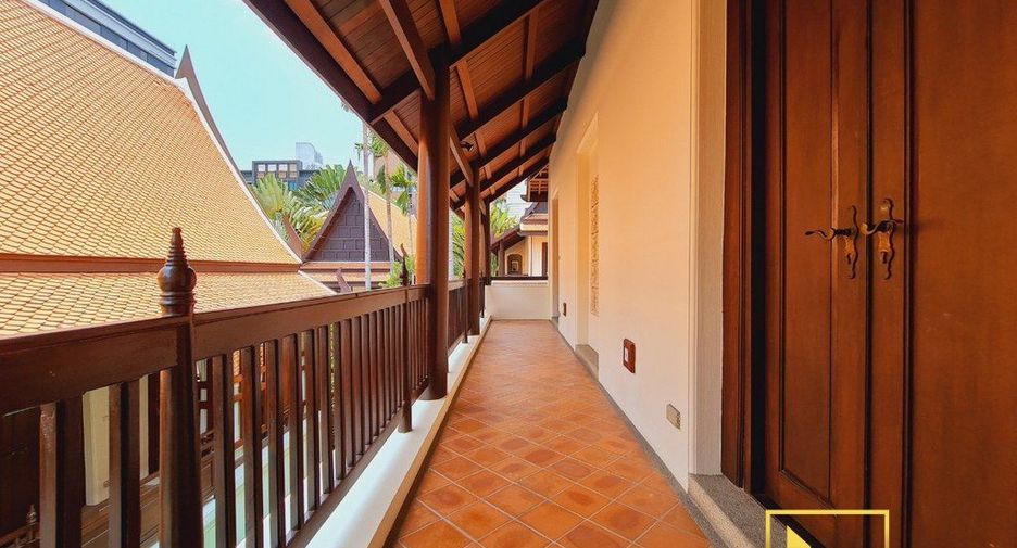 For rent 3 bedrooms house in Khlong Toei, Bangkok