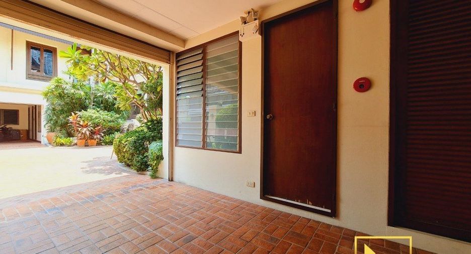 For rent 3 bedrooms house in Khlong Toei, Bangkok