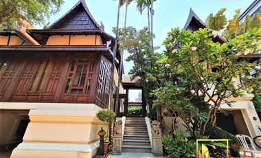 For rent 3 bedrooms house in Khlong Toei, Bangkok