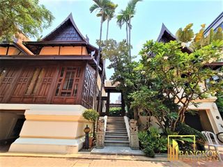 For rent 3 bedrooms house in Khlong Toei, Bangkok
