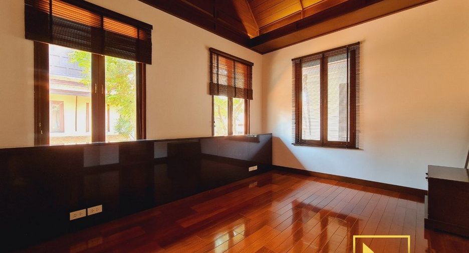 For rent 3 bedrooms house in Khlong Toei, Bangkok