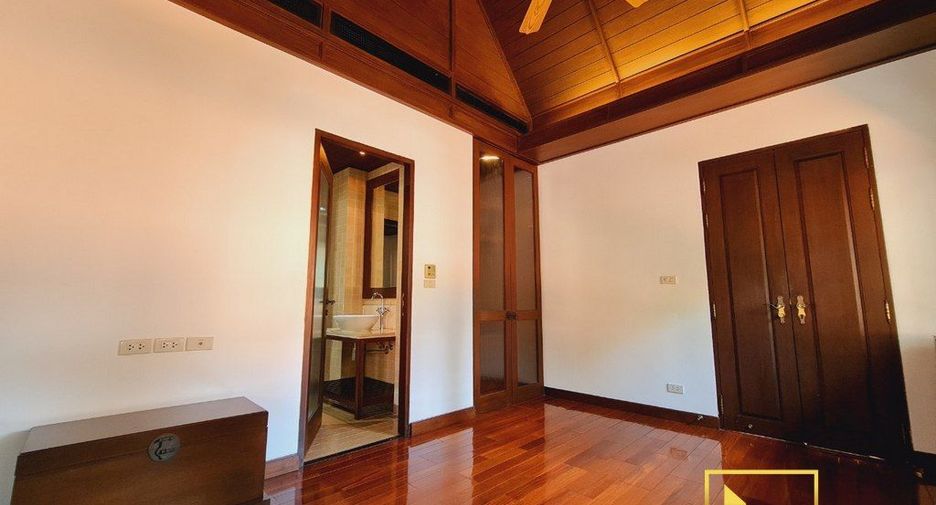 For rent 3 bedrooms house in Khlong Toei, Bangkok
