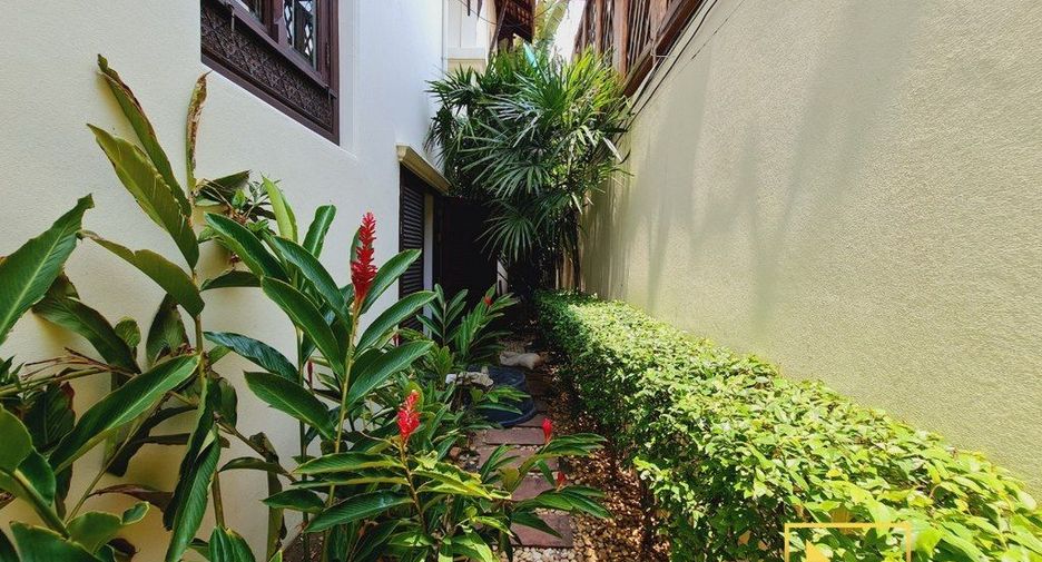 For rent 3 bedrooms house in Khlong Toei, Bangkok