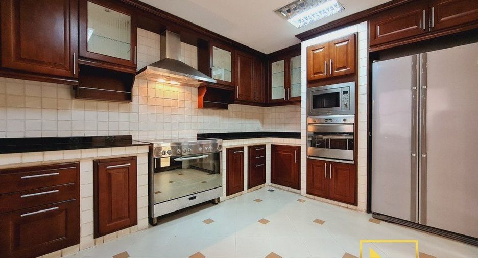 For rent 3 bedrooms house in Khlong Toei, Bangkok