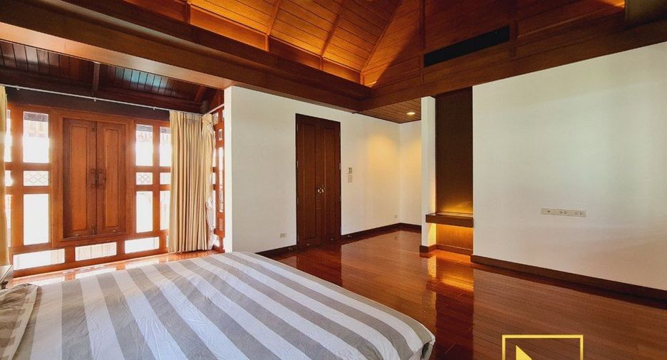 For rent 3 bedrooms house in Khlong Toei, Bangkok