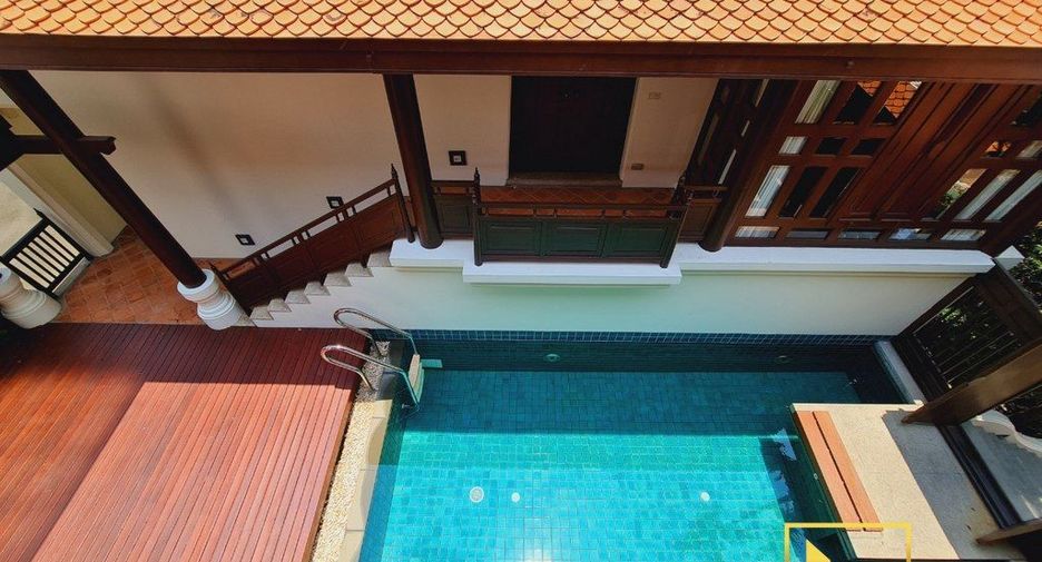 For rent 3 bedrooms house in Khlong Toei, Bangkok