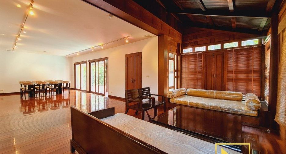 For rent 3 bedrooms house in Khlong Toei, Bangkok