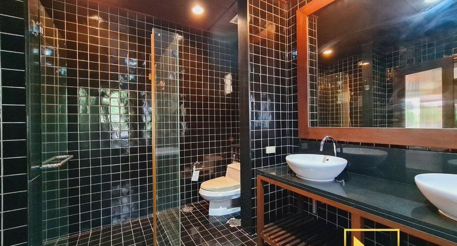 For rent 3 bedrooms house in Khlong Toei, Bangkok