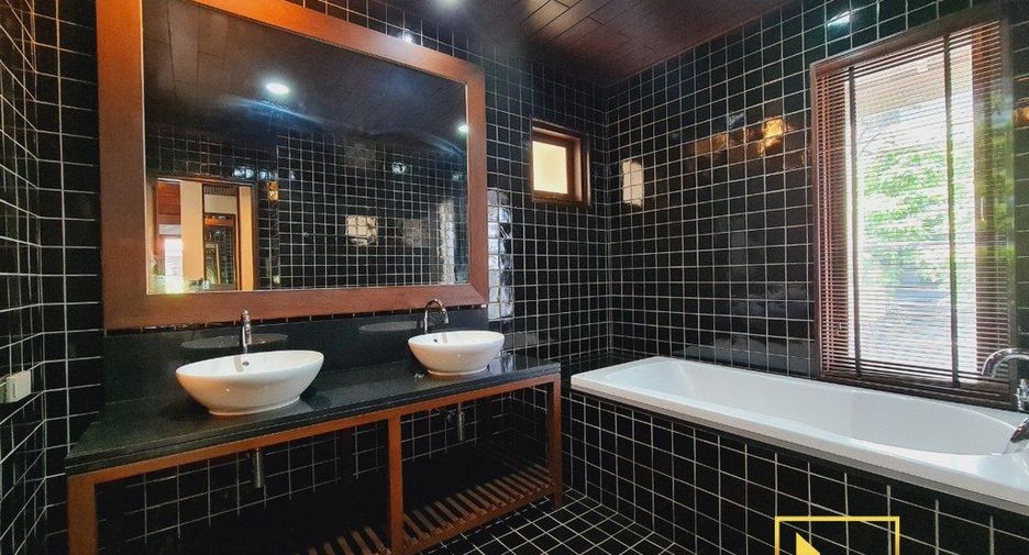 For rent 3 bedrooms house in Khlong Toei, Bangkok