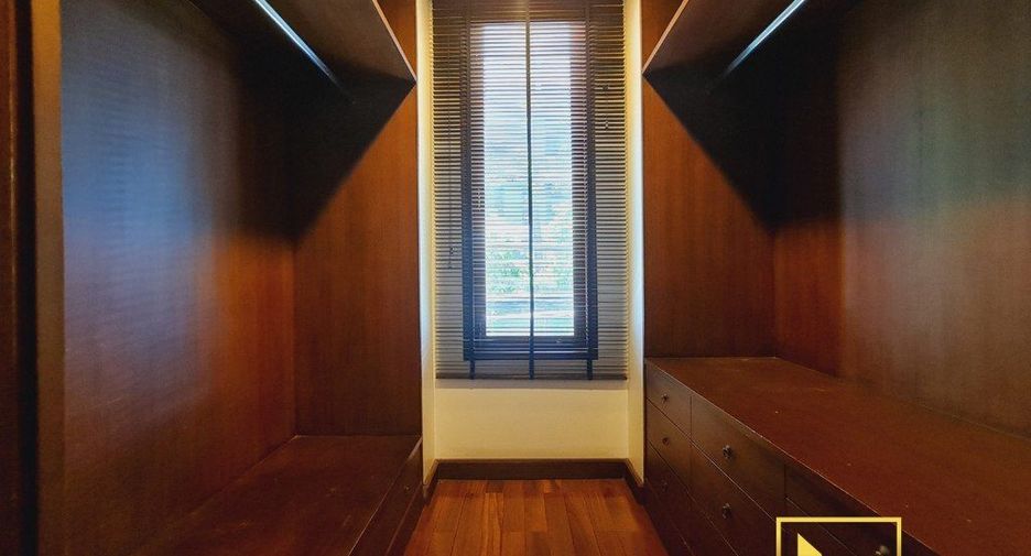For rent 3 bedrooms house in Khlong Toei, Bangkok